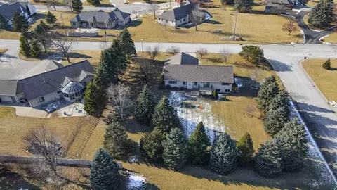 3950 N Casaloma Dr, Appleton, WI 54913 photo 31