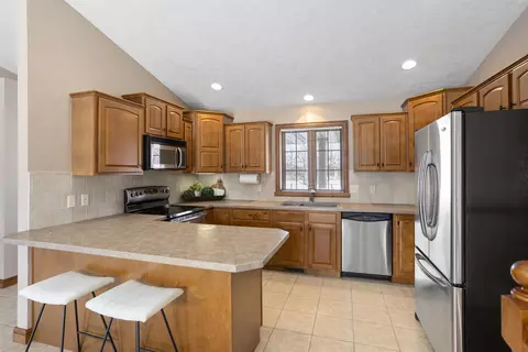 3950 N Casaloma Dr, Appleton, WI 54913 photo 7