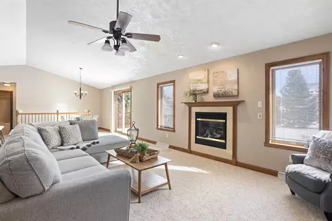 3950 N Casaloma Dr, Appleton, WI 54913 photo 3