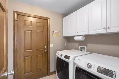 3950 N Casaloma Dr, Appleton, WI 54913 photo 9