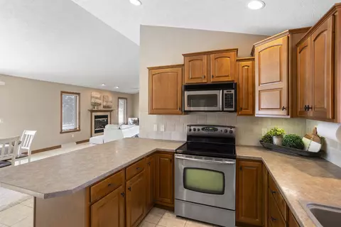 3950 N Casaloma Dr, Appleton, WI 54913 photo 8