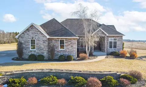 7940 White Petal Ct, Neenah, WI 54956