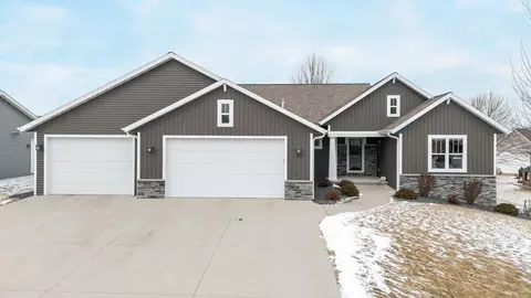 2234 Mary Ln, Neenah, WI 54956