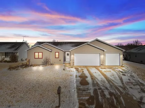 2212 Hillington Dr, Neenah, WI 54956