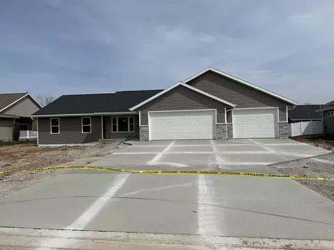 3897 Woodside Dr, Pulaski, WI 54162