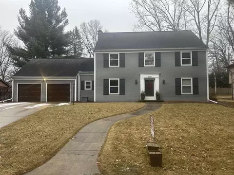 2455 Parkwood Dr, Green Bay, WI 54304