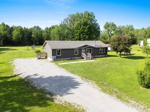 3231 Airport Rd, Oconto, WI 54153