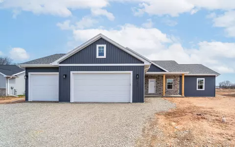 N8880 Dublin Pass, Menasha, WI 54952