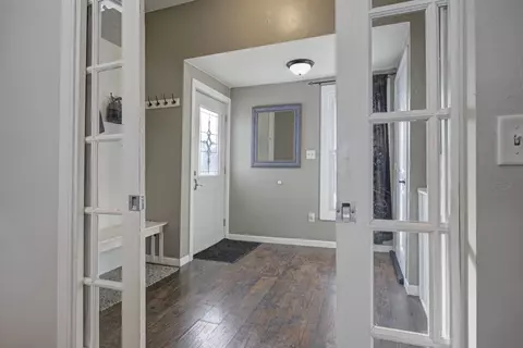 Entry Way - 121 E Spring St, Appleton, WI 54911 photo 5 of 7