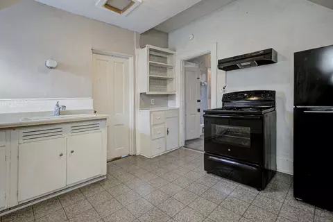 Kitchen - 121 E Spring St, Appleton, WI 54911 photo 3 of 4