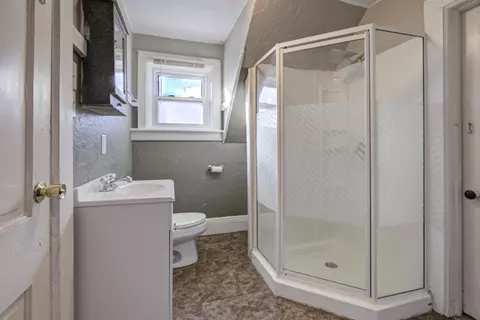 Bath - 121 E Spring St, Appleton, WI 54911 photo 4 of 4