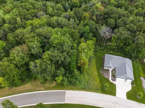 1019 S Wyndrush Dr, Suamico, WI 54173