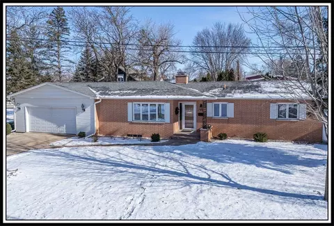 706 Oshkosh St, New London, WI 54961