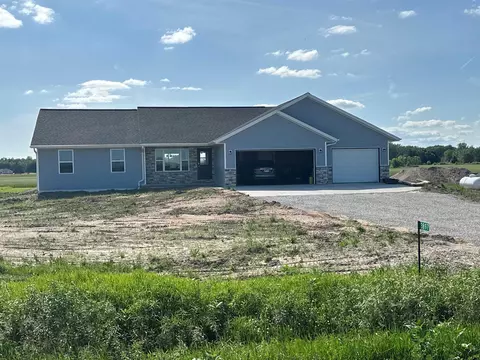 3911 Woodside Dr, Pulaski, WI 54162