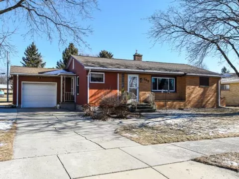 568 Sunrise Ave, Lomira, WI 53048