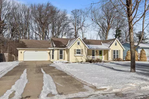 2130 Ironwood Dr, Green Bay, WI 54304