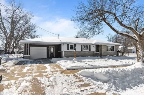 305 W 13th St, Kaukauna, WI 54130