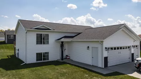 2290 Mayek Dr, Waupaca, WI 54981