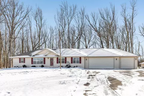 5544 North Ave, Denmark, WI 54208