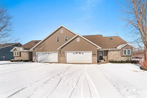 1665 Lincoln Ave, Omro, WI 54963