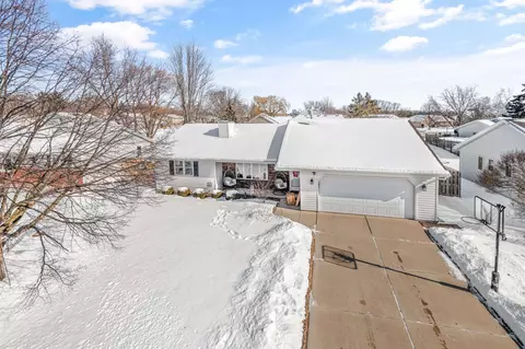 721 Glenhaven Ln, Green Bay, WI 54301