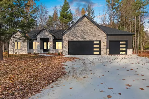 1226 Thayer Trl, Hobart, WI 54155