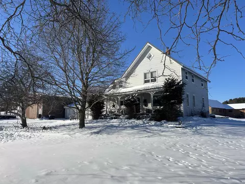 5779 Finnegan Lake Rd, Gillett, WI 54124