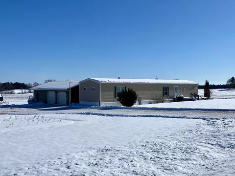 6884 Settlement Rd, Gillett, WI 54124