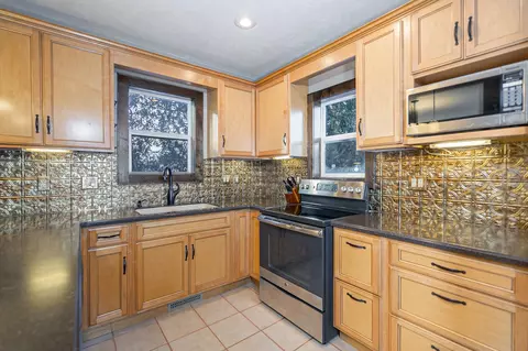 Kitchen - 614 E Pacific St, Appleton, WI 54911 photo 1 of 9