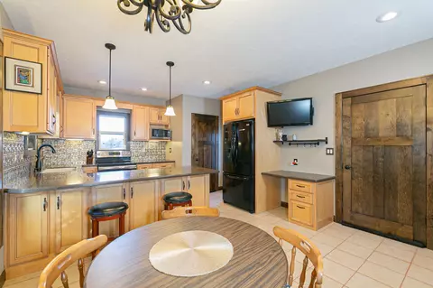 Kitchen - 614 E Pacific St, Appleton, WI 54911 photo 7 of 9
