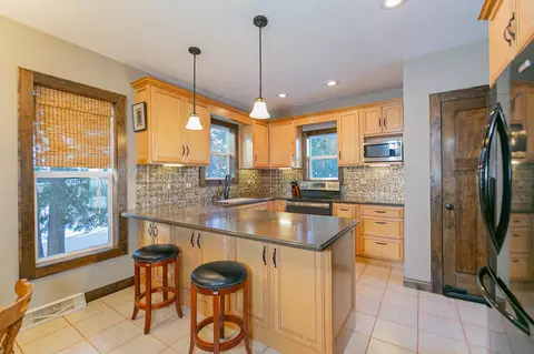 Kitchen - 614 E Pacific St, Appleton, WI 54911 photo 2 of 9