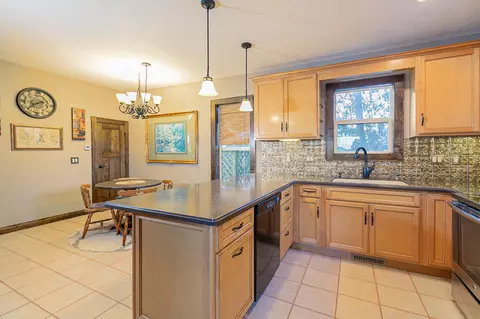 Kitchen - 614 E Pacific St, Appleton, WI 54911 photo 4 of 9