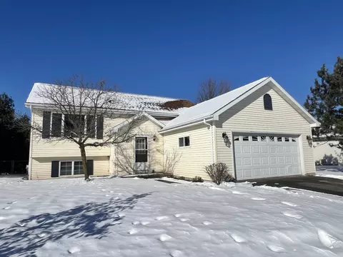 850 Sunridge Dr, Waupaca, WI 54981