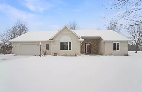 n4257 12 Corners Road, Black Creek, WI 54106