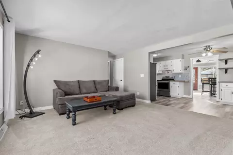 155 Anton Ct, Appleton, WI 54915 photo 2
