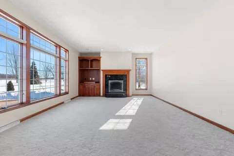 Living - 7 Red Clover Ln, Wrightstown, WI 54180 photo 1 of 4