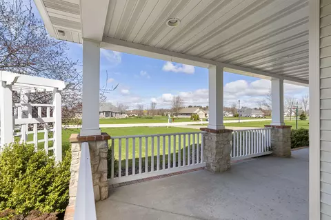 Exterior - 7 Red Clover Ln, Wrightstown, WI 54180 photo 5 of 16