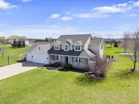 7 Red Clover Ln, Wrightstown, WI 54180