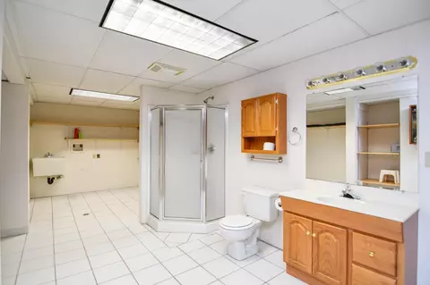 Bath - 228 Crestview Cir, Wrightstown, WI 54180 photo 4 of 4