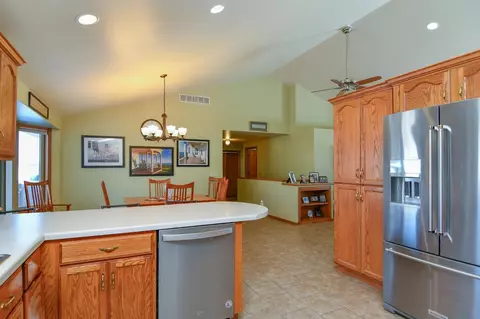 Kitchen - 228 Crestview Cir, Wrightstown, WI 54180 photo 6 of 8