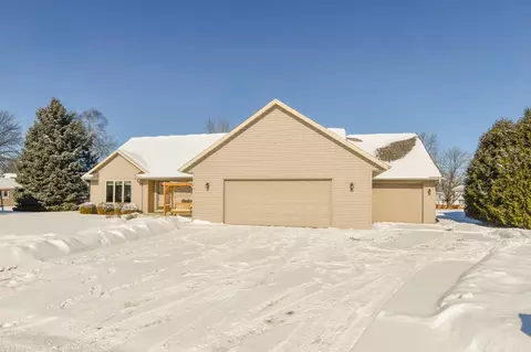 228 Crestview Cir, Wrightstown, WI 54180