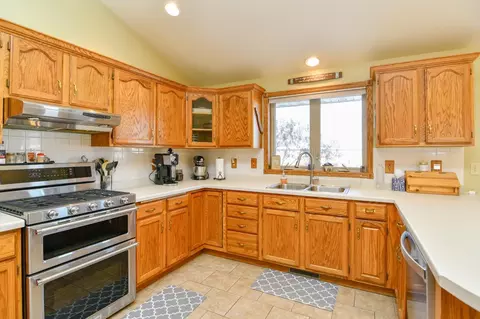 Kitchen - 228 Crestview Cir, Wrightstown, WI 54180 photo 3 of 8