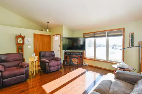 Living - 228 Crestview Cir, Wrightstown, WI 54180 photo 2 of 3
