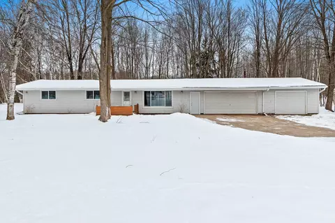 8324 Busy Nook Rd, Oconto Falls, WI 54154