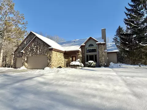691 Maple View Ct, Oneida, WI 54155