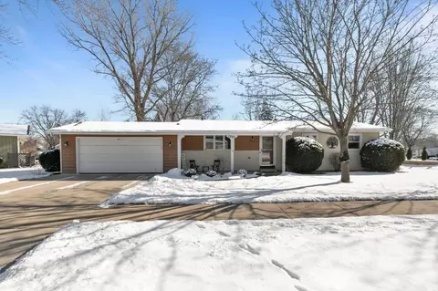 1320 S Westhaven Dr, Oshkosh, WI 54904