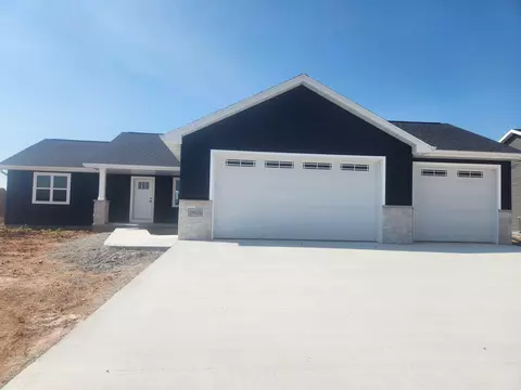 2035 Red Fox Ln, Kaukauna, WI 54130