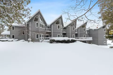 4215 Bay Shore Dr #304, Sturgeon Bay, WI 54235