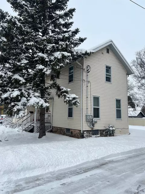 908 E Pacific St, Appleton, WI 54911 photo 2