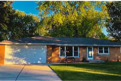 2253 Barberry Ln, Green Bay, WI 54304